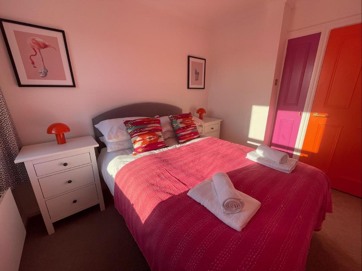 East Walls Apartment شيشستر المظهر الخارجي الصورة